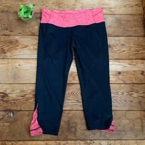 Under Armour cropped compression pants